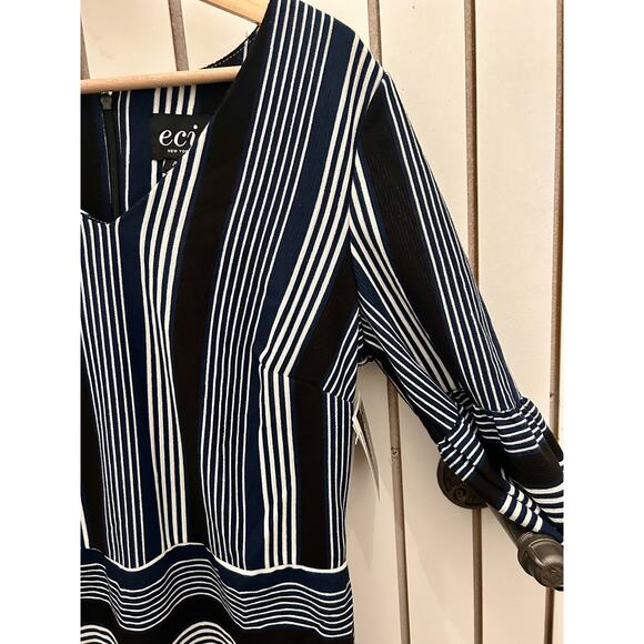 Eci V-Neck Striped Bell Sleeve Dress Size 8 NWT - Picture 5 of 9